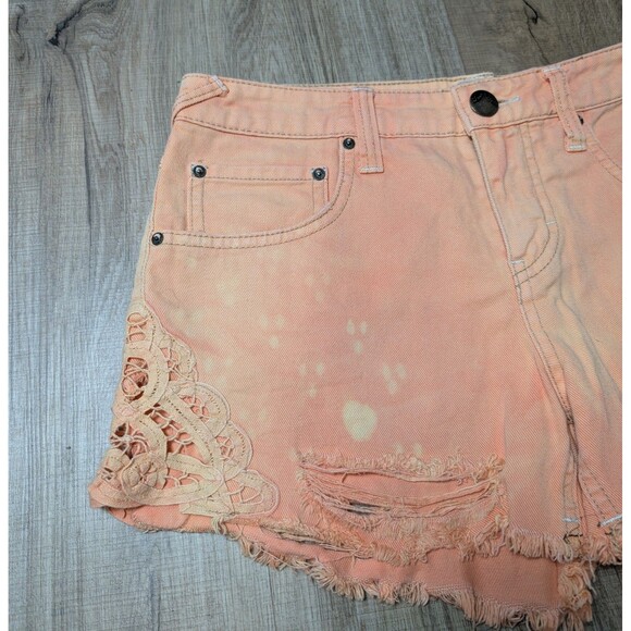 Free People Shorts Size 25 Orange Acid Wash Lace Frayed Distressed Denim - Picture 3 of 10
